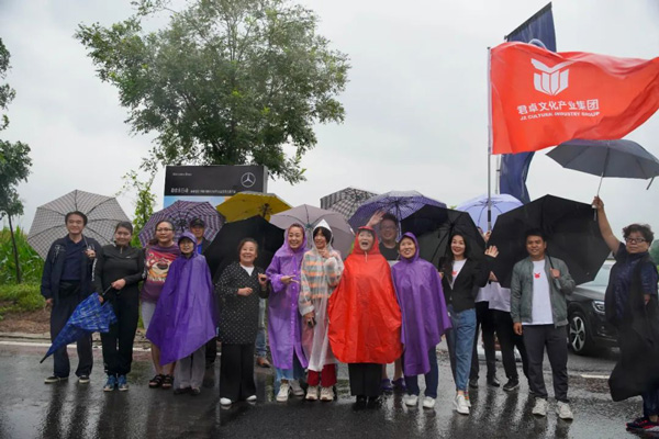 君卓文化科技集團助民活動